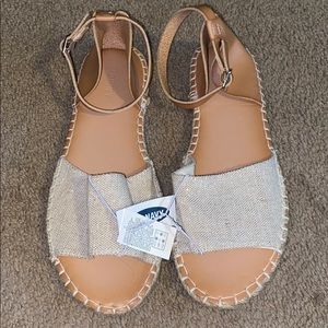 NWT flat espadrille